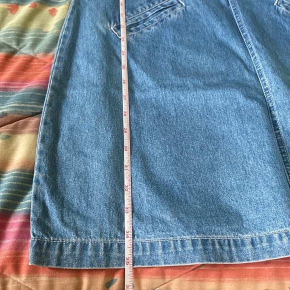 Fresno denim jumper with 2 buttons on either side. 2 front pockets. Size M - Picture 9 of 10